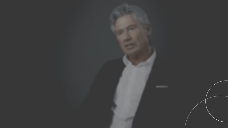 ttpler mit schwarzem Overlay